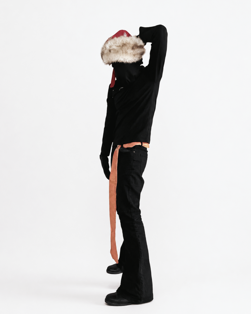 Хар Үндэс Flared Jeans
